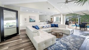 Smart TV - Charming 3-bedroom waterfront house in Naples/Marco Island (Naples)