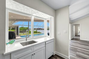 Private kitchen - Charming 3-bedroom waterfront house in Naples/Marco Island (Naples)