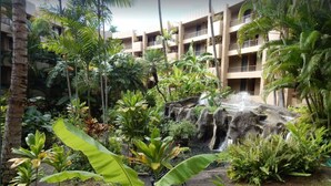 Property grounds - I B-Garden View with Ocean Front BBQ/Pool/Jacuzzi (Lahaina)