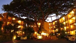 Exterior - I B-Garden View with Ocean Front BBQ/Pool/Jacuzzi (Lahaina)