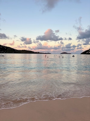 Beach - Cozy 1-bedroom condo in lovely St Thomas with AC and back up generator (St Thomas, USVI)