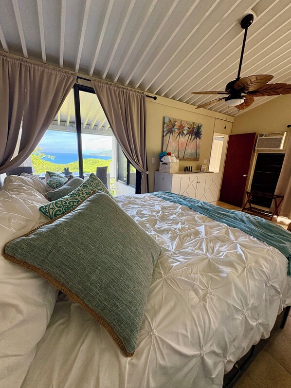 1 bedroom, WiFi, bed sheets - Cozy 1-bedroom condo in lovely St Thomas with AC and back up generator (St Thomas, USVI)