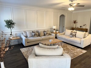 Living area - 3-bedroom house in beautiful North Augusta for Masters week (North Augusta)
