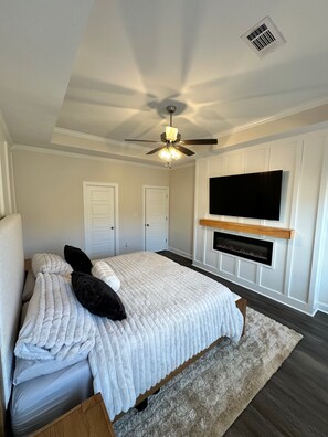 Iron/ironing board, WiFi, bed sheets - 3-bedroom house in beautiful North Augusta for Masters week (North Augusta)