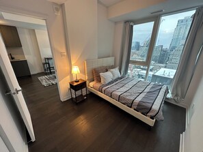 Iron/ironing board, internet, bed sheets