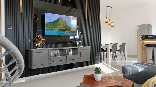 Smart TV, books - Modern 2-Bedroom Apartment Near La Croisette, Grand Baie (Grand Baie Heights)