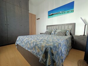 2 Schlafzimmer, Zimmersafe, Schreibtisch, Bügeleisen/Bügelbrett