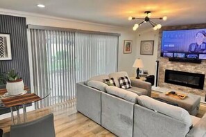 TV - Buena Park Cozy Room (Buena Park)