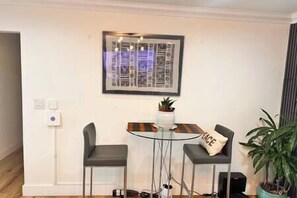 Dining - Buena Park Cozy Room (Buena Park)