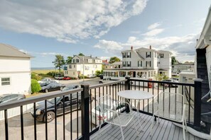 Outdoor dining - Oceanfront Loft & Style | New Renovation (Old Orchard Beach)