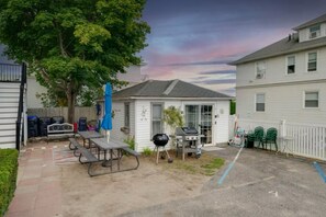 Outdoor dining - Oceanfront Loft & Style | New Renovation (Old Orchard Beach)