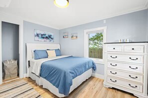 2 bedrooms, iron/ironing board, WiFi, bed sheets - Charming Beachfront Loft | New Renovation (Old Orchard Beach)