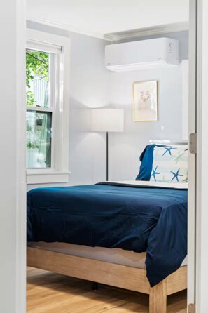 Room - Charming Beachfront Loft | New Renovation (Old Orchard Beach)