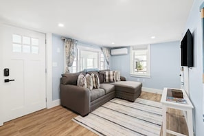 TV - Ocean Views and Modern Flair | New Renovation (Old Orchard Beach)