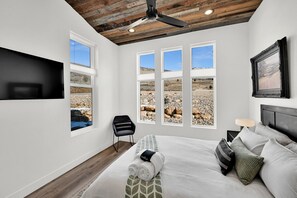 3 slaapkamers, een strijkplank/strijkijzer, wifi, beddengoed