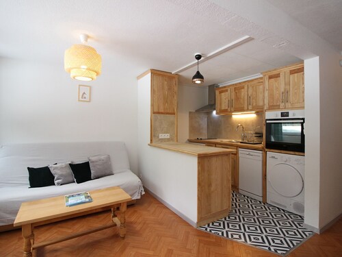 Lovely F2 bis apartment with balcony and parking, Mont-Dore