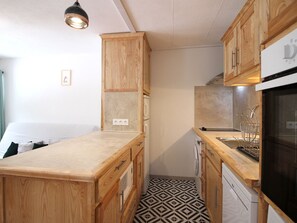 Fridge, microwave, oven, stovetop - Lovely F2 bis apartment with balcony and parking, Mont-Dore (Mont-Dore)