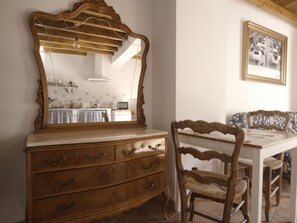 Dining - Historic studio near Alhambra, perfect for remote work (Granada)