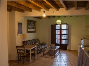 TV - Historic studio near Alhambra, perfect for remote work (Granada)