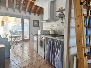 Frigorífic, microones, forn i cafetera i tetera 