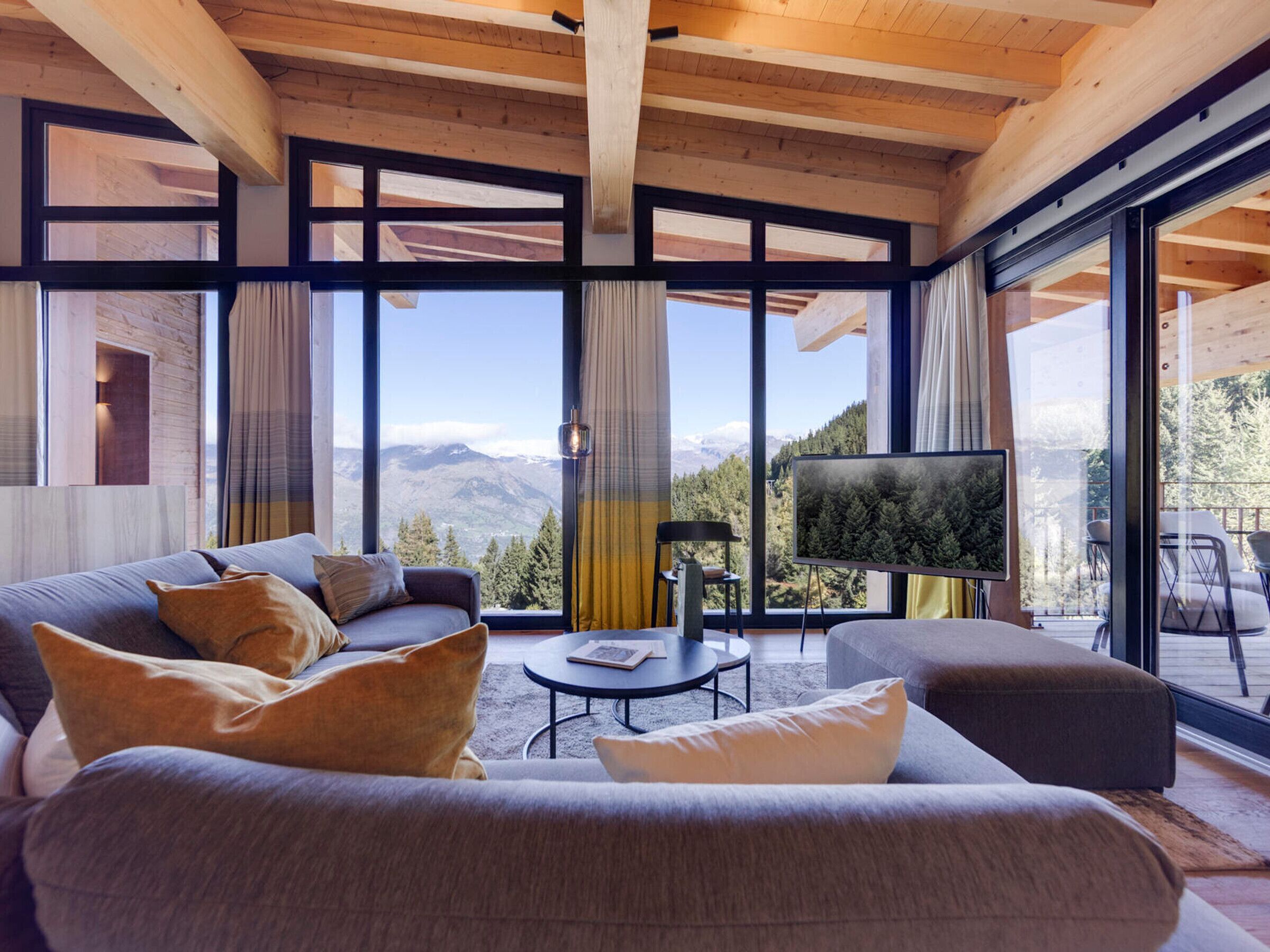 Télévision, cheminée