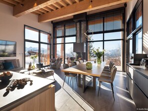 Télévision, cheminée