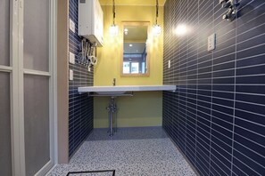 Hair dryer, towels - THE BEEHIVE OTARU / Otaru City Hokkaidō (Otaru City)