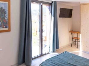 6 camere, Wi-Fi gratuito
