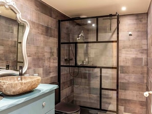Bathroom - Prestige House on Forest Edge for 15, Comfort and Elegance at Les Angles (Les Angles)