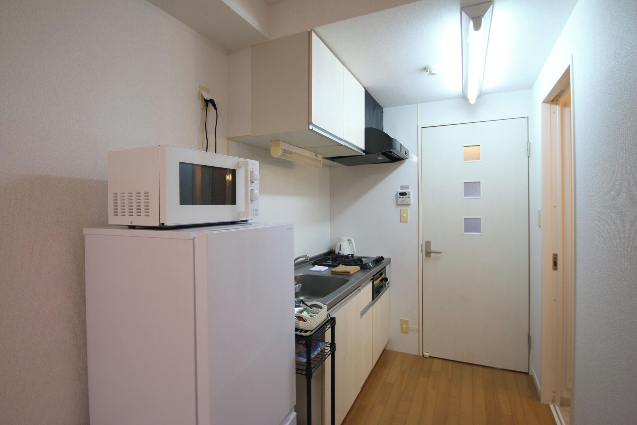 Fridge, microwave, stovetop, cookware/dishes/utensils