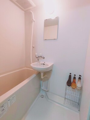 Hårføner og håndklær