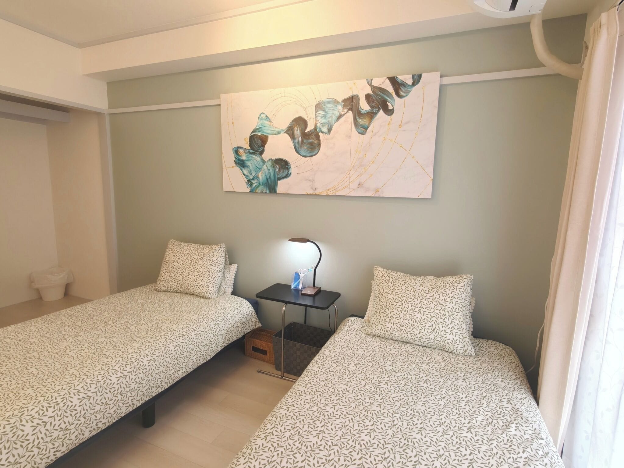 Desk, free WiFi, bed sheets