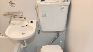 Sèche-cheveux, serviettes fournies