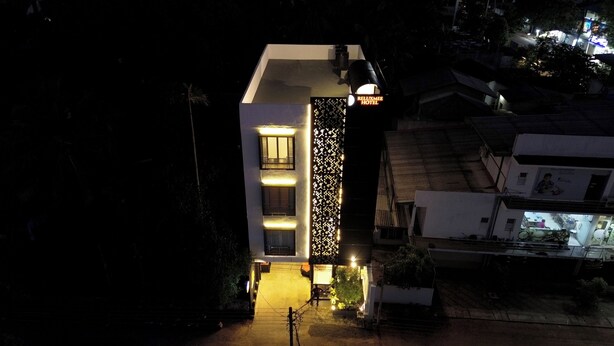 Front of property - Reluxmee Hotel Anuradapura (Anuradhapura)