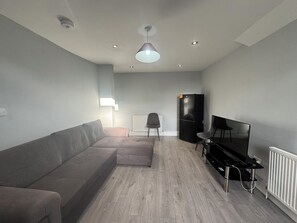 Smart TV - Croydon Uni London House (Thornton Heath)