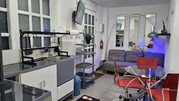 Appartement Classique, 2 chambres, climatisation, vue ville | Cuisine privée