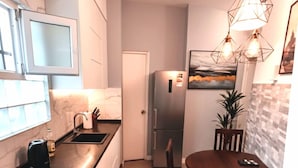 Classic Apartment, 3 Bedrooms, City View, Ground Floor | Private kitchen - Apartamentos Centro Historico de Lima (Lima)