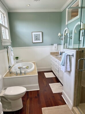 Shower, jetted bath, hair dryer, towels - Golf Week Retreat - Historic Summerville Home w/ Pool, Spa + Entertaining Spaces (Augusta)