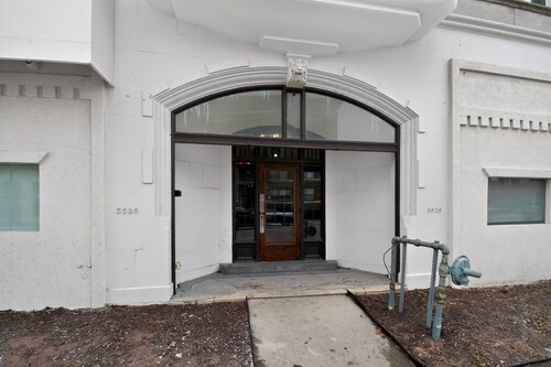 Cozy 1 Queen bed apartment and Sofa Queen bed in peaceful Downtown Detroit