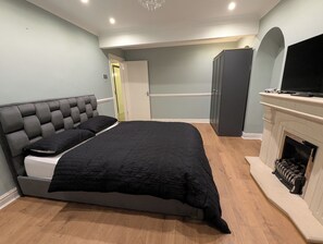 3 bedrooms, WiFi, bed sheets - Cozy spacious home (Birmingham)