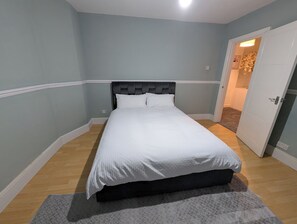 3 bedrooms, WiFi, bed sheets - Cozy spacious home (Birmingham)
