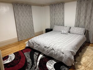Tabla de planchar con plancha, wifi, ropa de cama