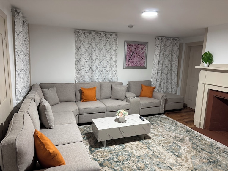 Peaceful 3-bedroom Apartment With Ac In Charming Danvers - Salem, MA