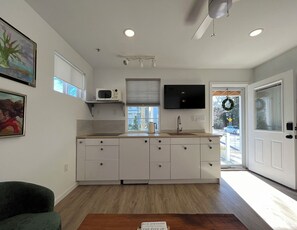 Fridge, microwave, stovetop, coffee/tea maker