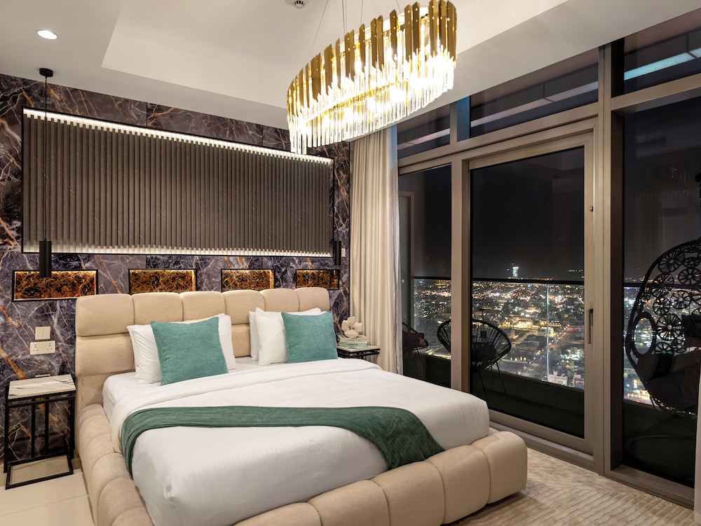 Highest Infinity Pool- Burj Khalifa View-2BR- PS5-luxury Living ...