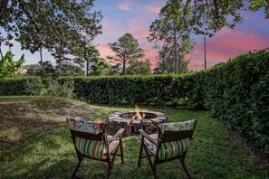 Property grounds - Beautiful Private Corner Suite with Balcony & Carport. Boat/Trailer space too! (Fernandina Beach)