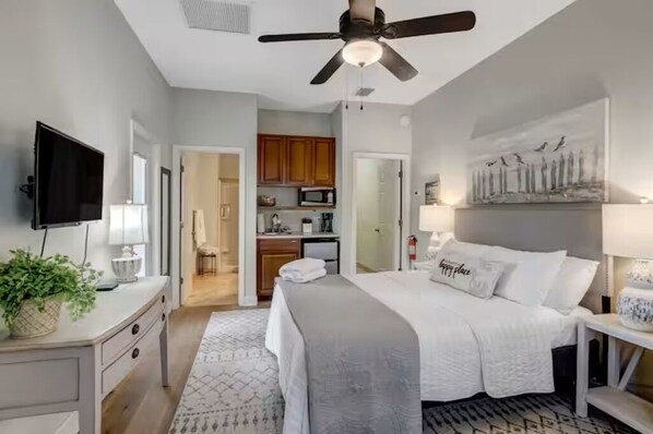 1 bedroom, iron/ironing board, free WiFi, bed sheets - Beautiful Private Corner Suite with Balcony & Carport. Boat/Trailer space too! (Fernandina Beach)