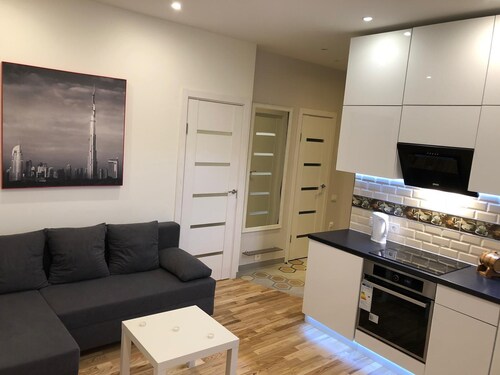 Stylish Comfortable 1 Bedroom Apartment  Fast 1Gb Wi-Fi Excellent Public Transpo