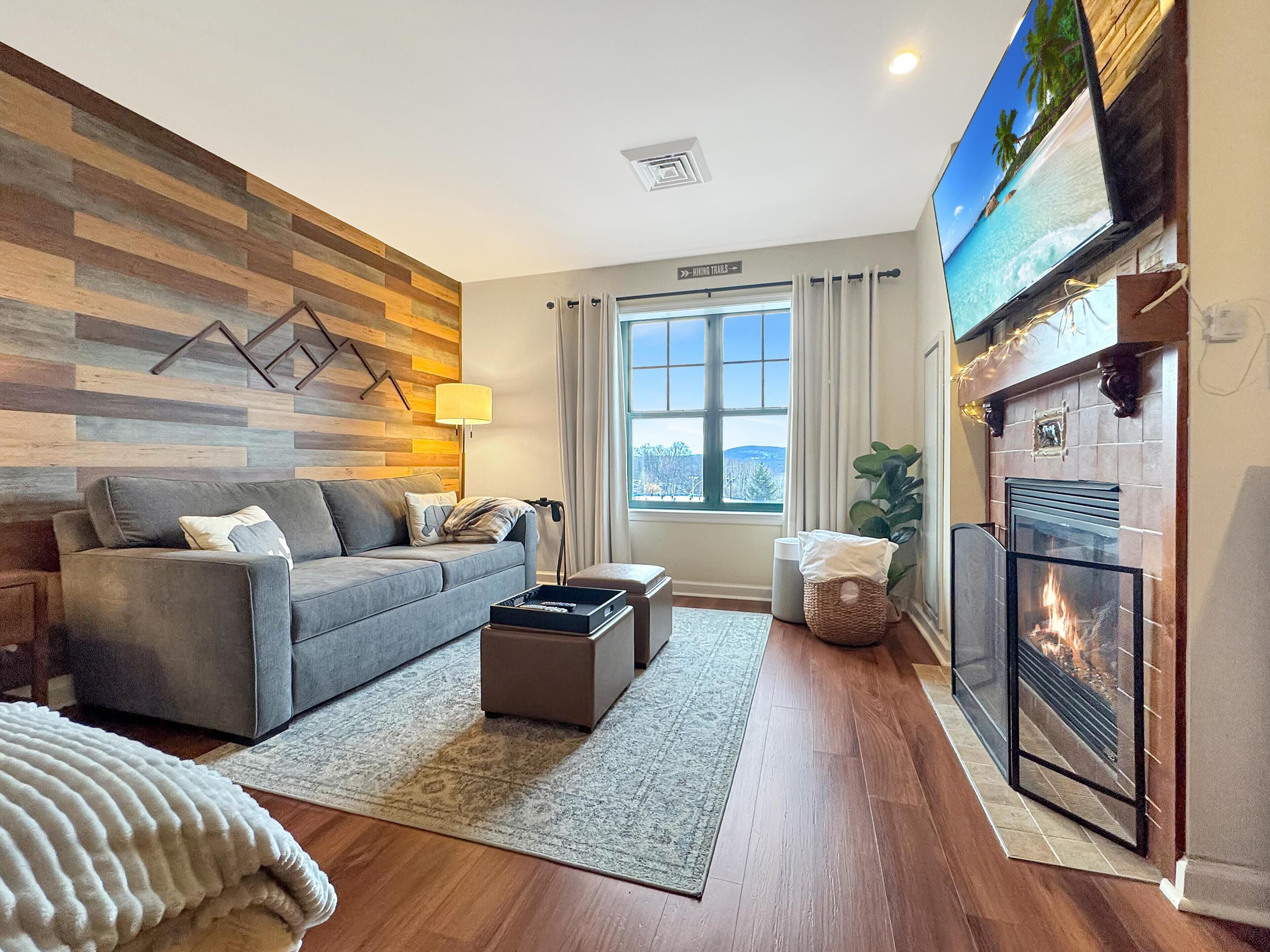 Téléviseur connecté, foyer, table de baby-foot