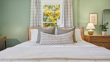 3 bedrooms, iron/ironing board, WiFi